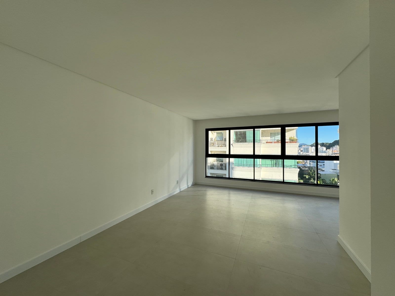 Apartamento 3 suítes mobiliado no Ed. Tierra del Sol, Centro, Balneário Camboriú