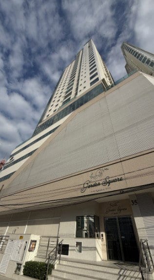 Apartamento 3 suítes mobiliado no Garden Square Residence, Meia Praia, Itapema